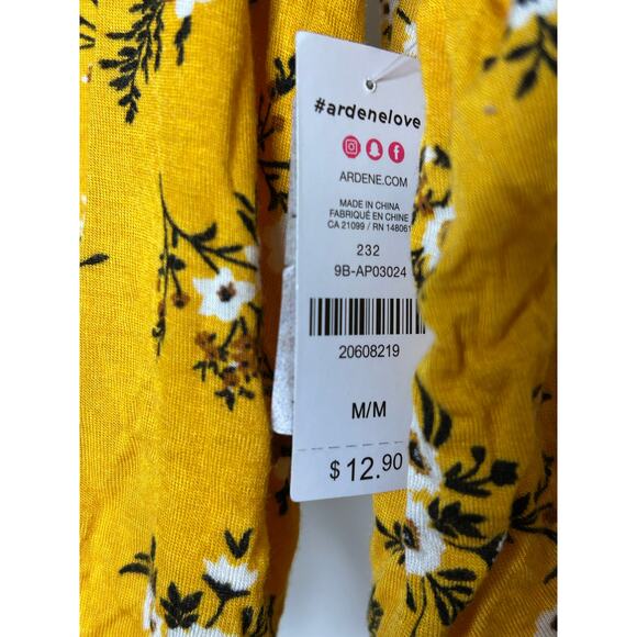 Ardene NWT - Yellow Floral Crop Off Shoulder Top- size Medium - Picture 3 of 4
